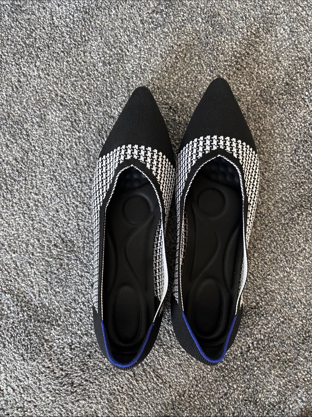 Pointed Toe Knit Ballet Flats - Black & White